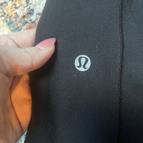 Lululemon Flare Size 6 Black Leggings With Black And White Waist Reversible - Picture 5 of 11